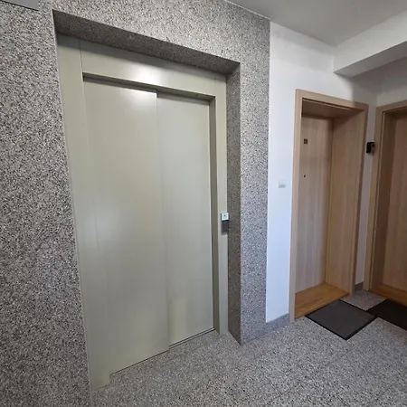 Apartman 350m Od Plazy *